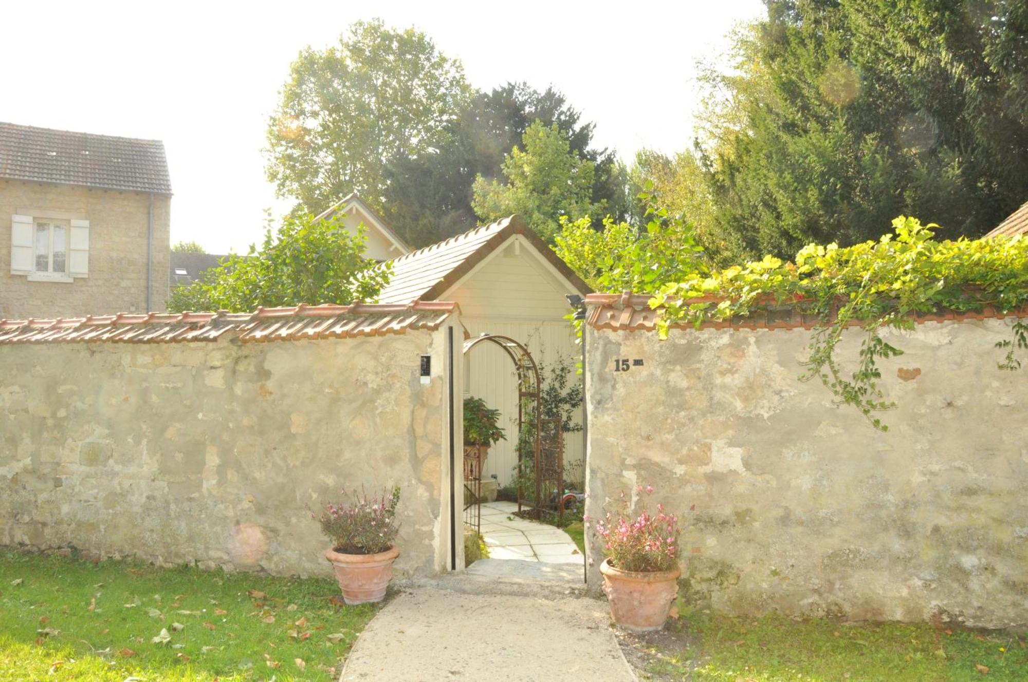 Nouveau Au Coeur De L'Isle Adam - Le Clos De L'Isle Bed & Breakfast Exterior photo